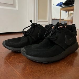 Nike Black Roshes